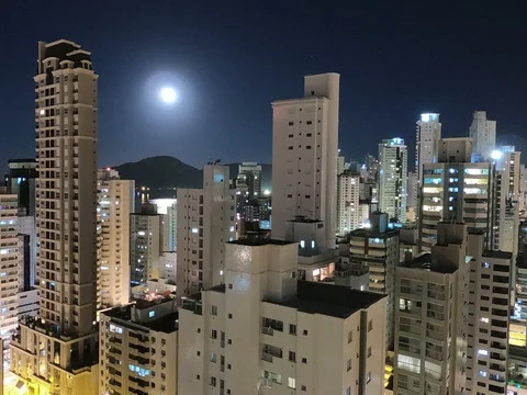 Lunatic 2 Video stock 104063019