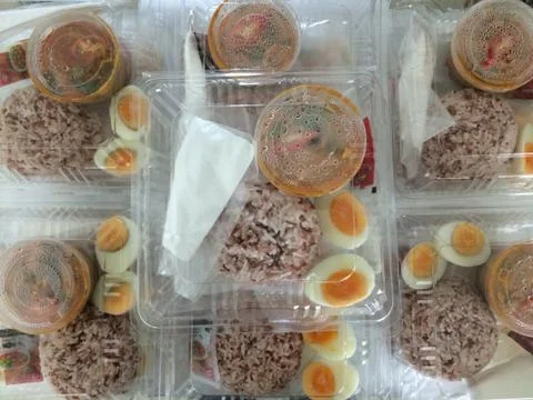 Lunch boxes with food ready Stock Photos