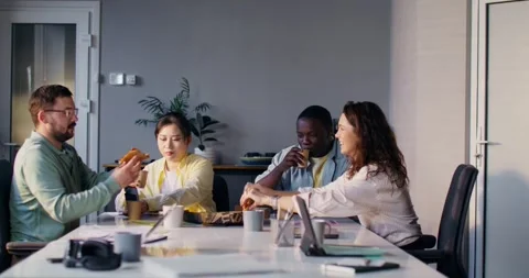 Lunch at the office Vídeo Stock 310399611