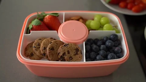 Lunchbox with berries at the table Vídeo Stock 240573796