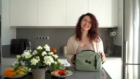 Lunchbox table kitchen woman Vídeo Stock 240573833