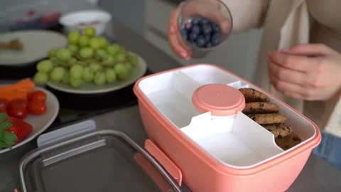 Lunchbox table packing getting ready Vídeo Stock 240573830