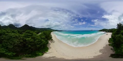 Lush coastline with turquoise waves and mountain backdrop. Mahe, Seychelles. Stock Footage 301790150