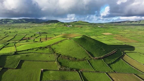 Lush patchwork blanket volcanic landscape of Terceira island 動画素材 328664341