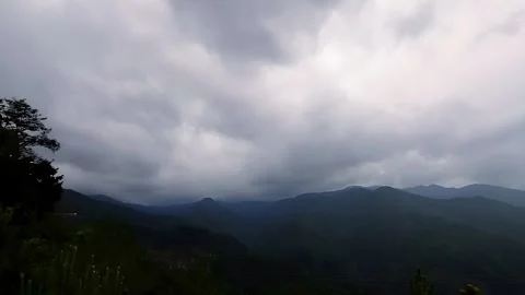 Lush Wuling Mountains Landscape Under Cloudy Overcast Sky, Hunan, China Vídeos de archivo 337379230