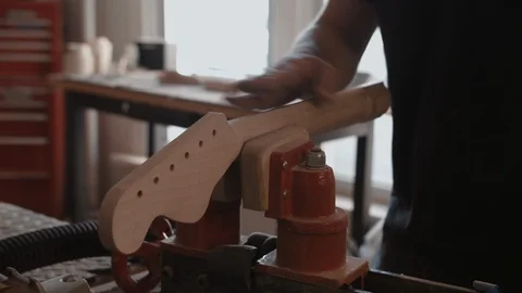 Lute Measuring A Guitar Neck Vidéo 126923149
