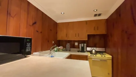 LUX Home Office in Basement Multiple Desks Vidéo 264368013
