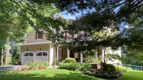 Lux House Fly By Trees 스톡 동영상 270575262