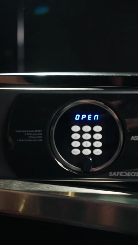Lux Man Putting Valuables in small Safe Vidéo 264906073