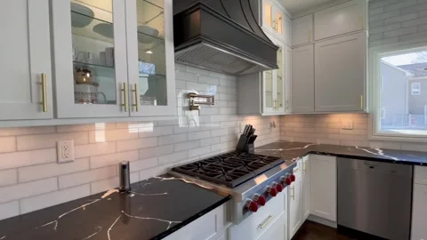 LUXQ Modern All White Empty New House Fly Around Rooms 库存影片 258488659
