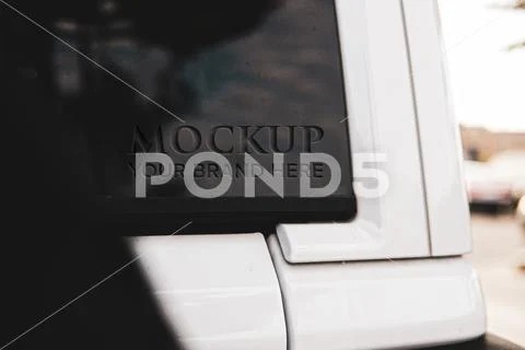 Luxur Car Logo Mockup PSD 模板