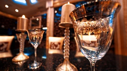 Luxurious interior with gold Stockbeeldmateriaal 100855888