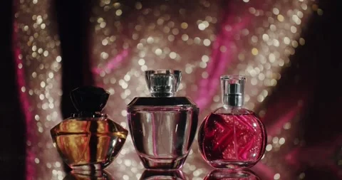 Luxurious Perfume Bottles with Sparkling Background in Elegant Setting Vidéo 342804784
