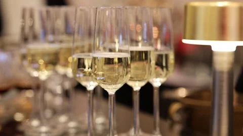 Luxurious reception with shining wine glasses and cozy ambiance Vidéo 327013872