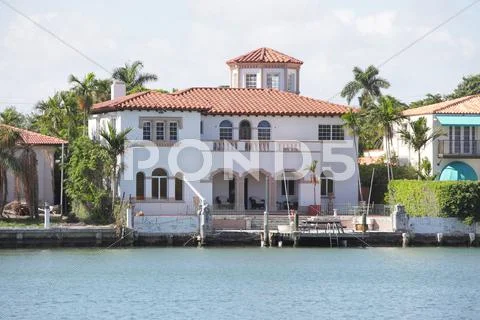 Luxurious single family home Stock Photos