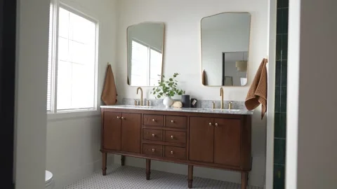 Luxury Bathroom Interior with Double Vanity and Gold Fixtures Vídeos de archivo 330571066