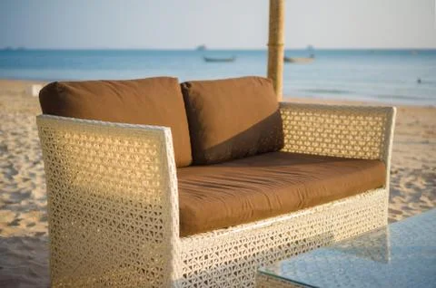 Luxury beach sofa and table on tropical island beach Foto stock