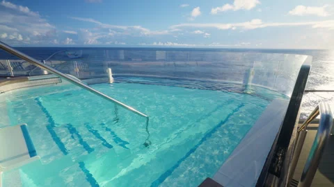 Luxury cruise ship infinity pool with turquoise water and Caribbean Sea ocean. Vídeos de archivo 341988801