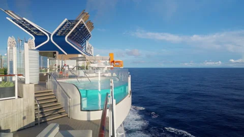 Luxury cruise ship infinity pool with glass edge overlooking the ocean on sunny. Vídeos de archivo 341989735