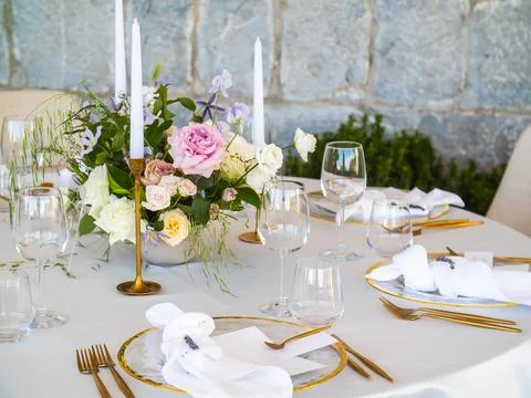 Luxury elegant wedding reception table arrangement and floral centerpiece - Stock Photos