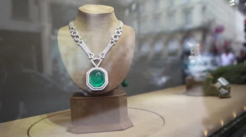 Luxury emerald necklace Video stock 40473636