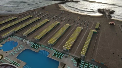 Luxury empty beach spa and resort front to ocean at sunrise. Vidéo 152340823