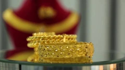 Luxury Gold Hand Bangle Bracelets 動画素材 339705475