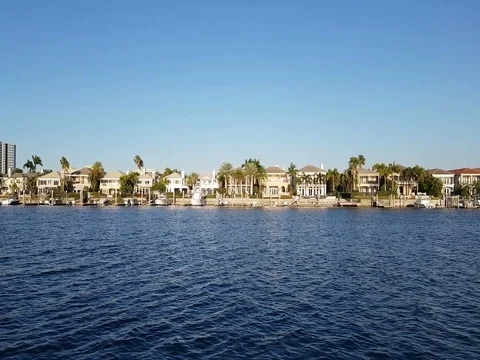 Luxury houses at the canal in Tampa with boats Stock Footage