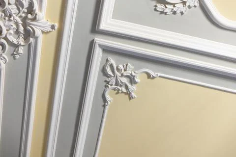 Luxury interior design elements. Classic ceiling moulding, vintage style 스톡 사진