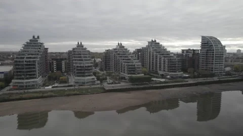 Luxury residential complex on Thames river waterfront Stock-Footage 167944448