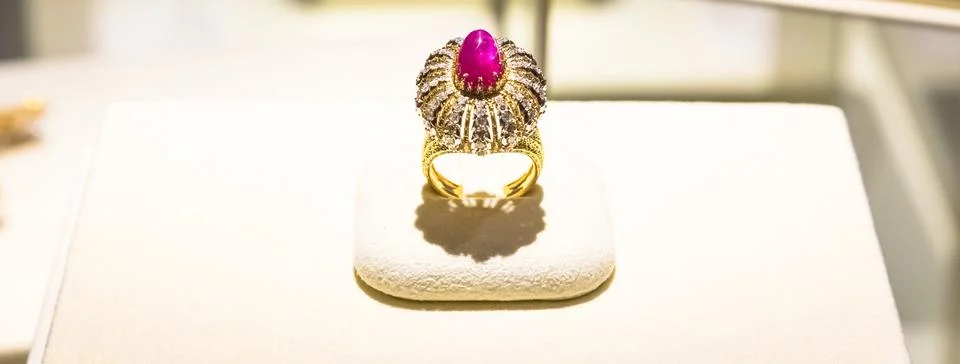 Luxury ring with giant ruby gem 스톡 사진