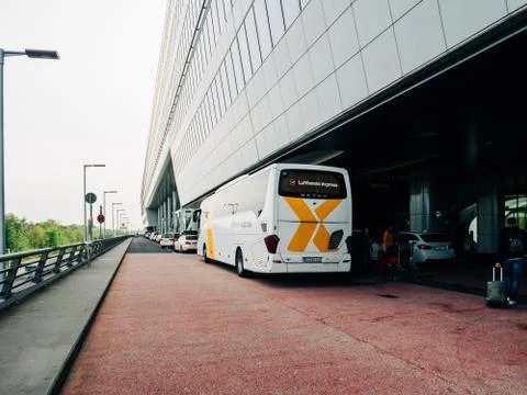 Luxury Setra Lufthansa Express bus coach Frankfurt Airports Fotos de archivo