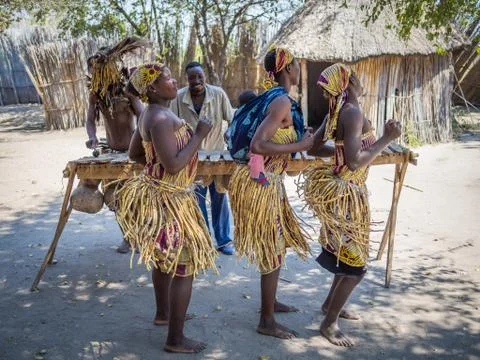 Luzibalule, Namibia - August 13, 2015: Traditionally dressed African women Foto stock