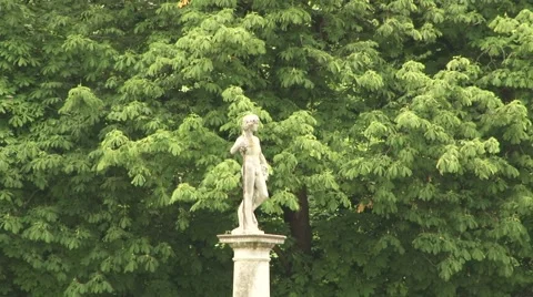 Lxmbrg statue zoom out Stock Footage