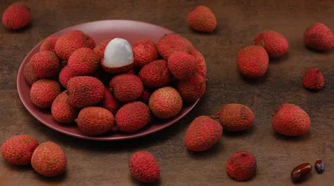 Lychee berries on the table, middle plan horizontal format Foto stock