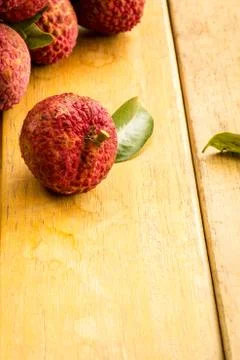 Lychee, ripe red table ready to eat. Foto stock