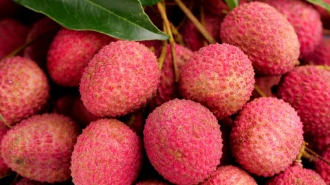 Lychee rotating. Close-up fresh lychee. Red exotic fruits. 4K Resolution Stock-Footage 130017488
