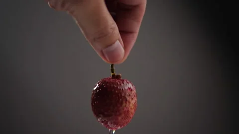 Lychee with water drop in slow motion. Video stock 134916117