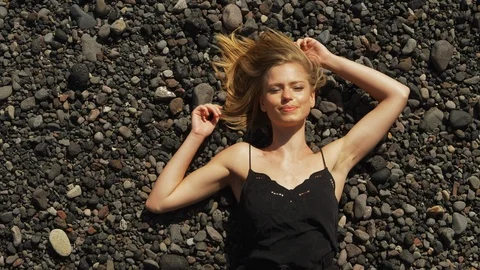 Lying on black pebbles 스톡 동영상 106061090