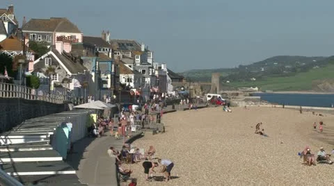 Lyme Regis Beach Stock Footage 18010213