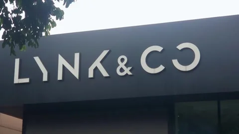 Lynk and Co sign, 4K Video stock 282965244