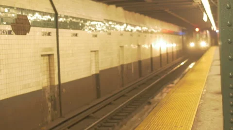 M Train Coming West 4th Street 動画素材 42938768