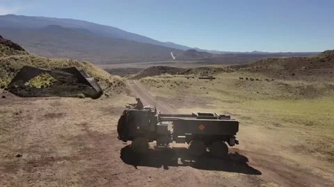 M142 High Mobility Artillery Rocket System pulling in to layby by temporary camp Видео 201928301