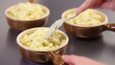 Mac and Cheese plate up 1 스톡 동영상 280113752