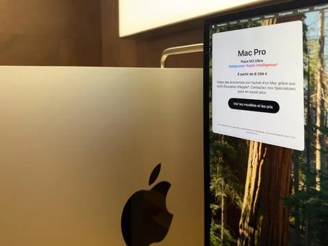 Mac Pro Display in Apple Store Stock Photos