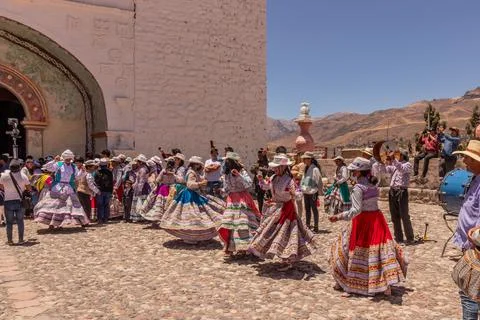 MACA, PERU - DECEMBER 3, 2022: Local women wearing their traditional dress du 스톡 사진
