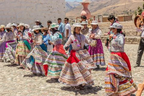 MACA, PERU - DECEMBER 3, 2022: Local women wearing their traditional dress du 스톡 사진
