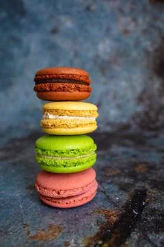 Macaron Cakes Or Macaroon On Colored Background, Sweet And Colorful Stock-Fotos