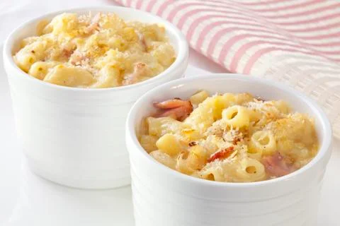 Macaroni cheese individual Stock Photos