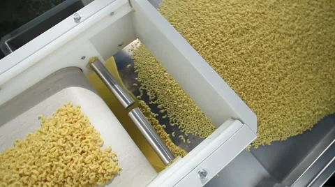 Macaroni dropping from a machinery to prepare pasta 動画素材 61277567